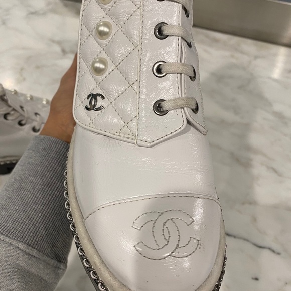 Chanel chain pearl combat boot - Picture 5 of 7